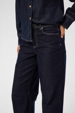 Load image into Gallery viewer, Ghita Barrel Jeans
