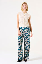 Load image into Gallery viewer, Knit Vest
