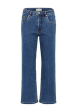 Load image into Gallery viewer, Judyas Cropped Jeans
