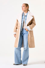 Load image into Gallery viewer, Reversible Faux Suede &amp; Sherpa Jacket
