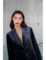 Load image into Gallery viewer, Velvet Blazer in Leopard print
