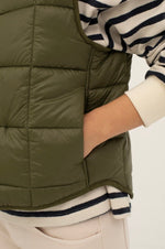 Load image into Gallery viewer, Croce Quilted Vest
