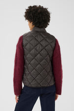 Load image into Gallery viewer, Sides Quilted Vest
