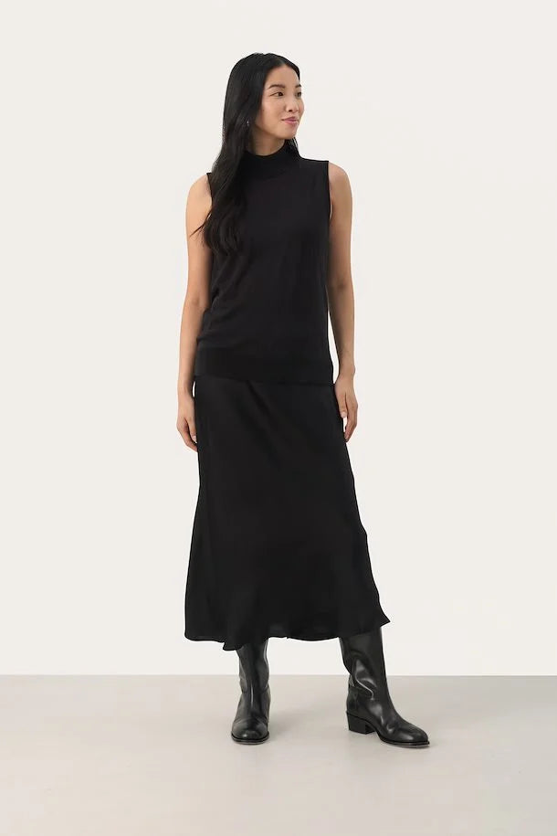 Lise Sleeveless. Turtleneck