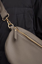 Load image into Gallery viewer, Felani Pullover
