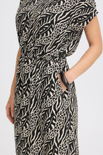 Load image into Gallery viewer, MMjoella Round Neck Dess
